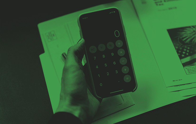 celular com a calculadora aberta e um numero zero na tela
